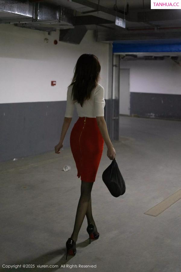 陆萱萱  [XiuRen]高清写真图 2025.03.13 No.10014 陆萱萱 美腿黑丝第6张图片